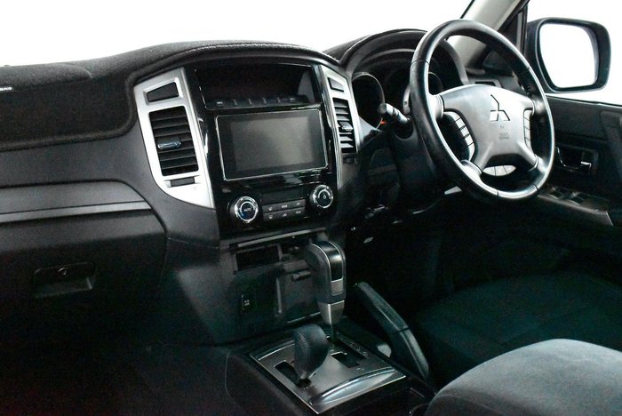 2017 Mitsubishi Pajero GLX