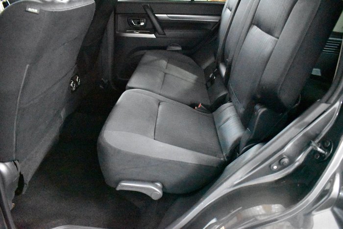 2017 Mitsubishi Pajero GLX