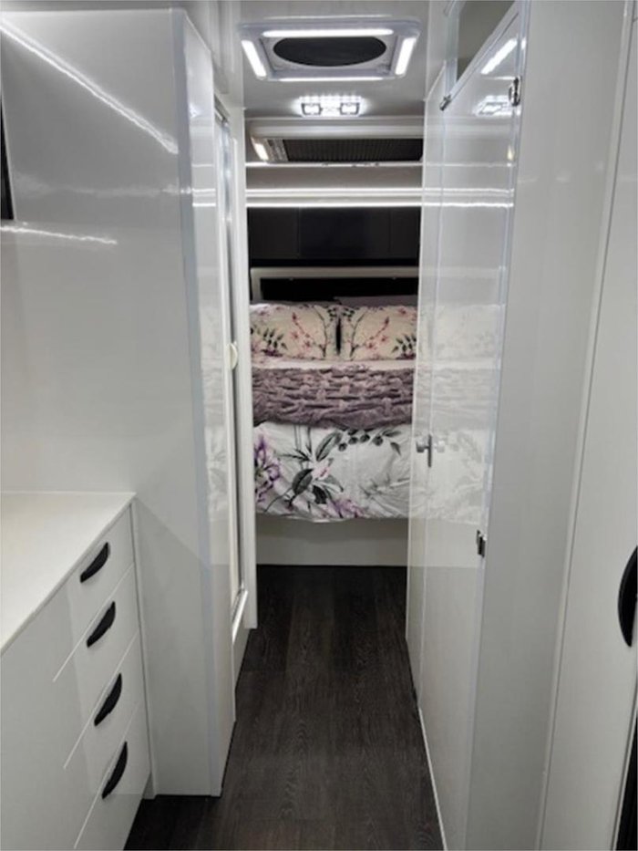 2021 Zone RV SUMMIT Black