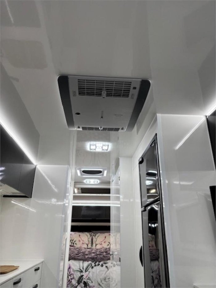 2021 Zone RV SUMMIT Black