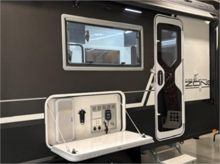 2021 Zone RV SUMMIT Black