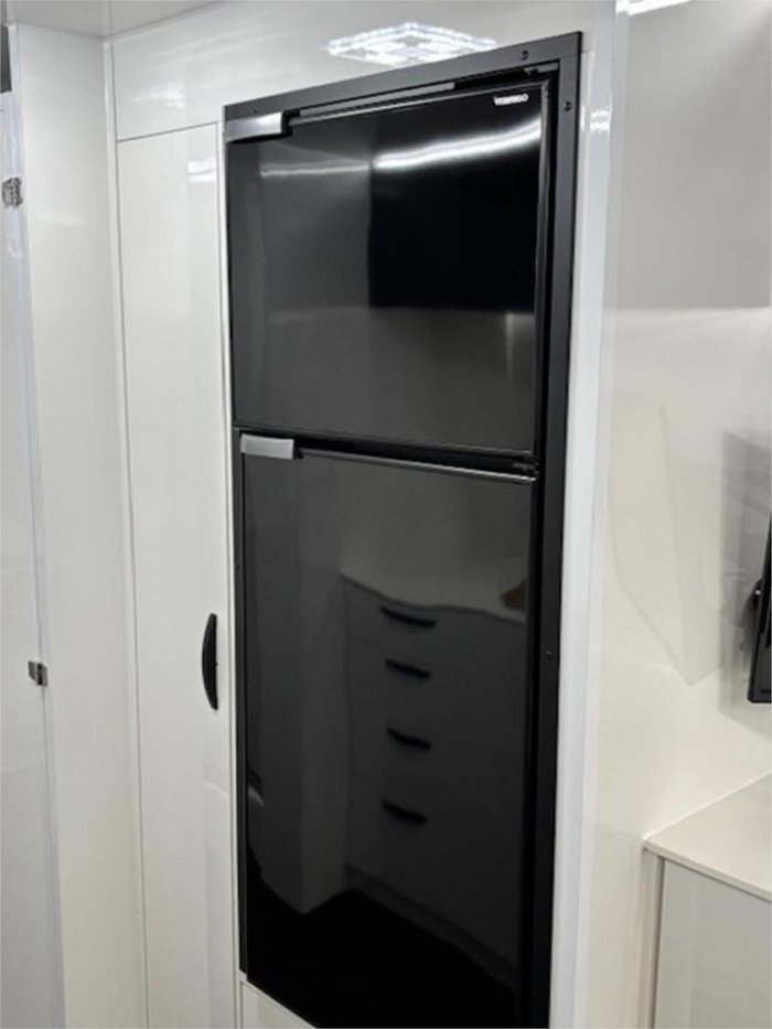 2021 Zone RV SUMMIT Black