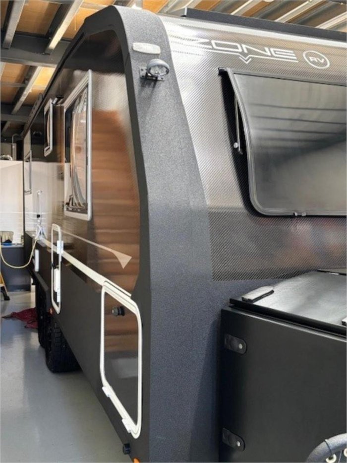 2021 Zone RV SUMMIT Black