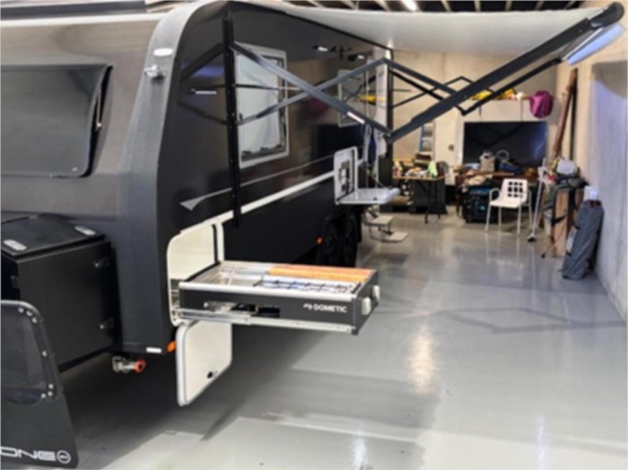 2021 Zone RV SUMMIT Black