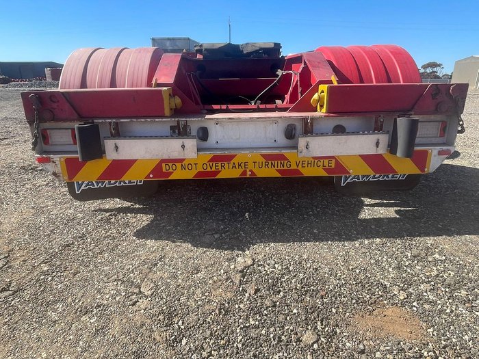 2010 Maxitrans Retractable Triaxle Skel Lead Trailer