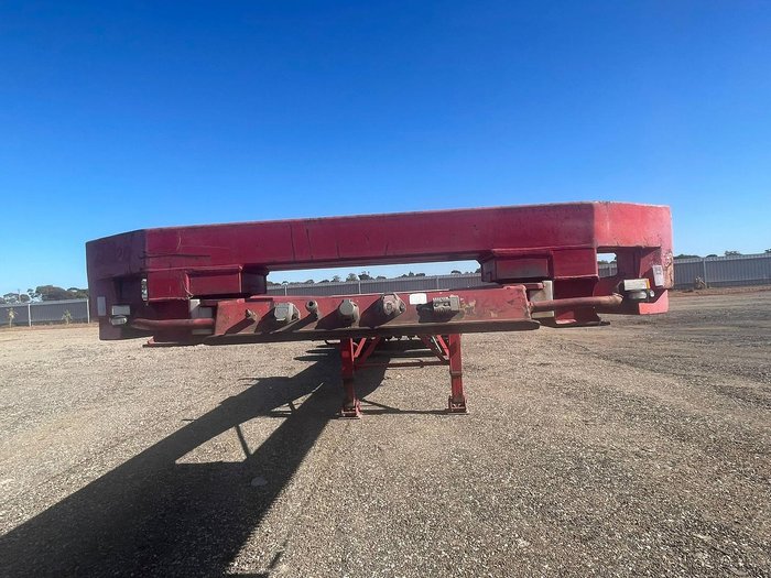 2010 Maxitrans Retractable Triaxle Skel Lead Trailer