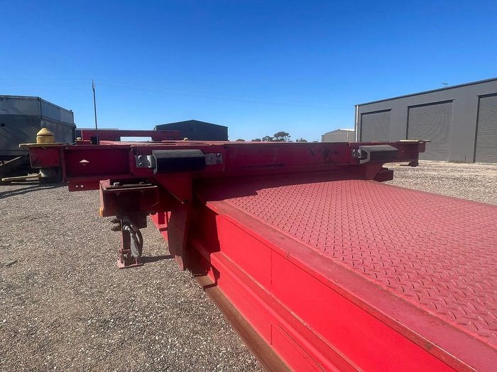 2010 Maxitrans Retractable Triaxle Skel Lead Trailer