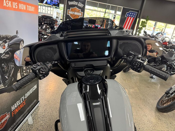 2025 Harley-Davidson Street Glide 117 (FLHX) Touring Grey