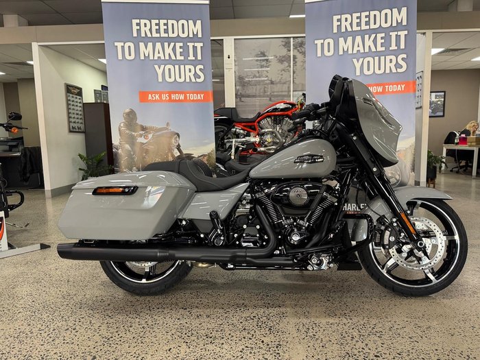 2025 Harley-Davidson Street Glide 117 (FLHX) Touring Grey