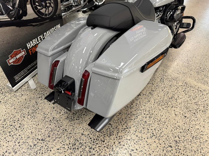 2025 Harley-Davidson Street Glide 117 (FLHX) Touring Grey
