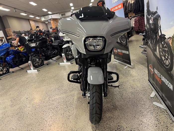 2025 Harley-Davidson Street Glide 117 (FLHX) Touring Grey