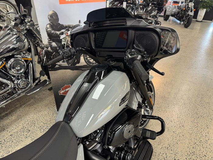 2025 Harley-Davidson Street Glide 117 (FLHX) Touring Grey