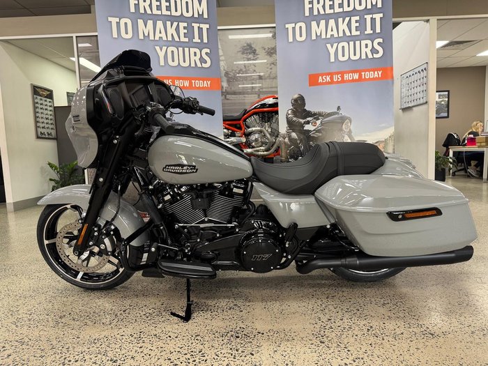 2025 Harley-Davidson Street Glide 117 (FLHX) Touring Grey