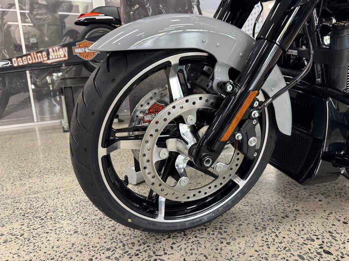 2025 Harley-Davidson Street Glide 117 (FLHX) Touring Grey