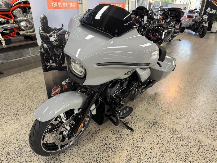 2025 Harley-Davidson Street Glide 117 (FLHX) Touring Grey