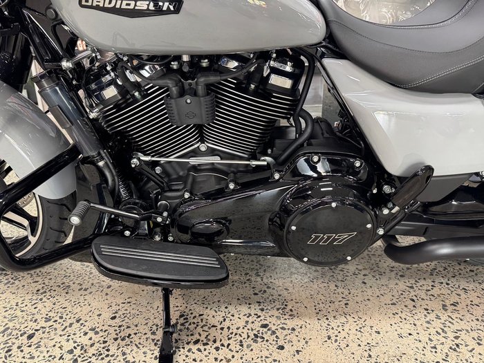 2025 Harley-Davidson Street Glide 117 (FLHX) Touring Grey
