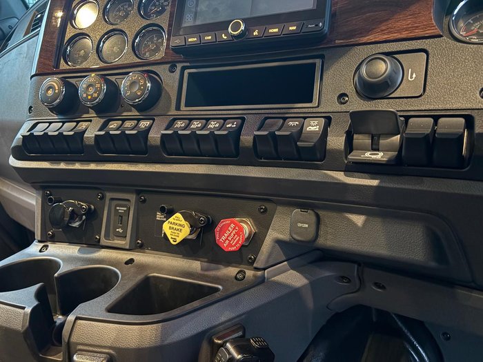 2024 Kenworth T610sar SAR