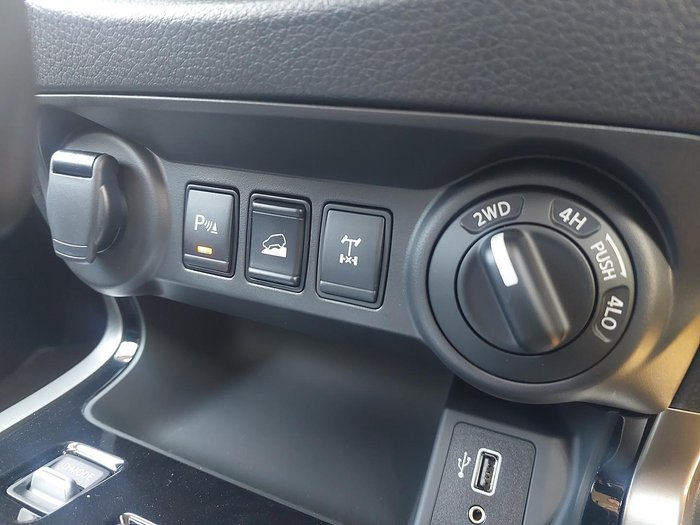 2025 Nissan Navara ST-X