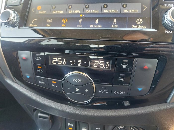 2025 Nissan Navara ST-X