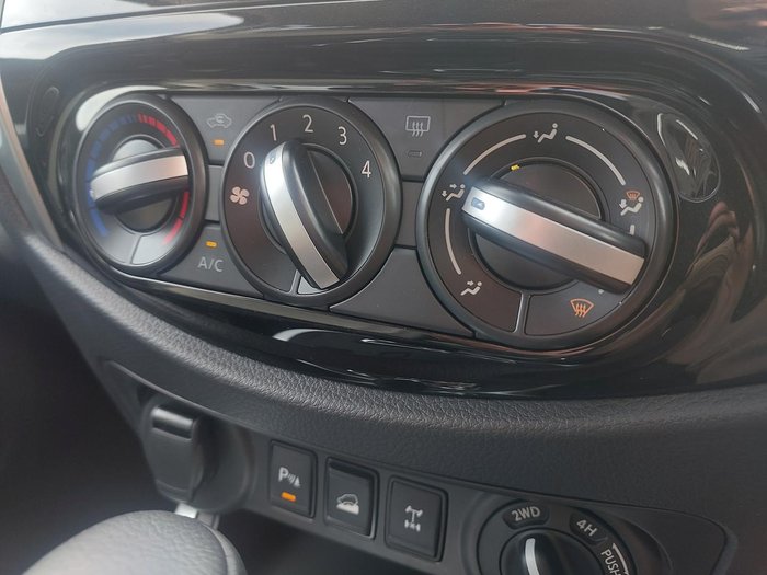 2024 Nissan Navara ST