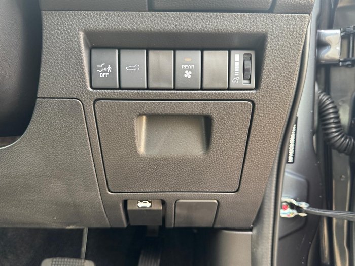 2025 Isuzu MU-X LS-T