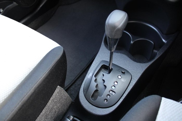 2012 Toyota Yaris YR NCP130R Glacier White