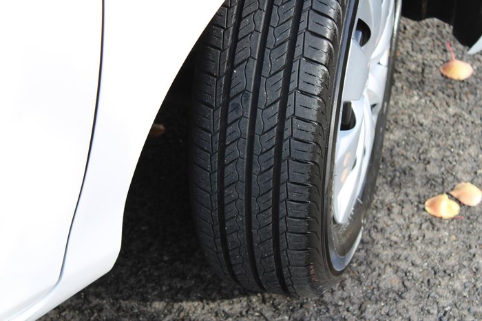 2012 Toyota Yaris YR NCP130R Glacier White