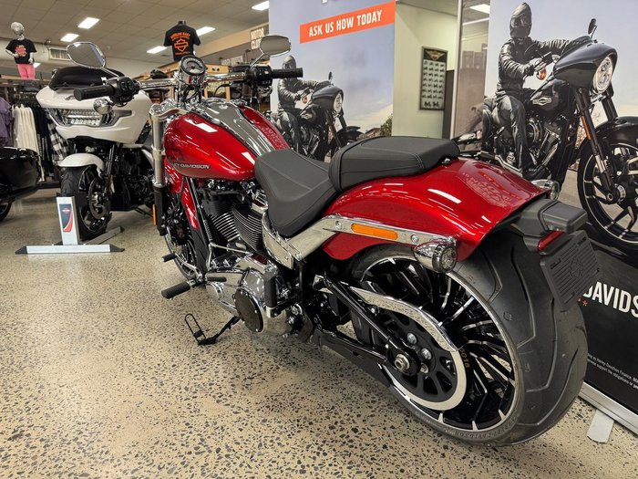 2025 Harley-Davidson Breakout 117 (FXBR) Softail Red