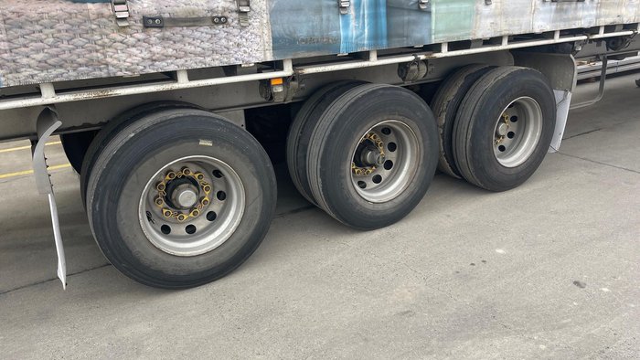 2014 Maxi Trans 24P Straight Curtain Sider White