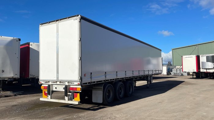 2014 Maxi Trans 24P Straight Curtain Sider White