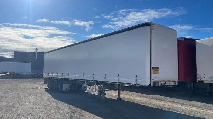 2014 Maxi Trans 24P Straight Curtain Sider White