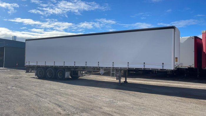 2014 Maxi Trans 24P Straight Curtain Sider White