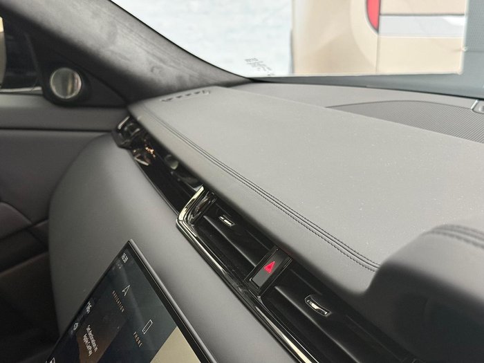 2025 Land Rover Range Rover Evoque P300e Autobiography