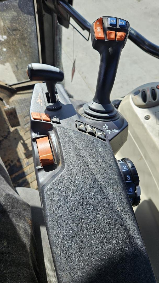 2022 Massey Ferguson 5712S Red