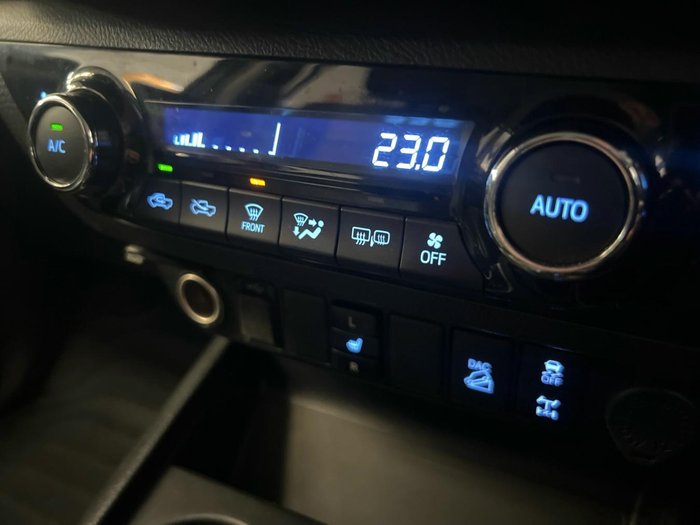 2020 Toyota Hilux SR5