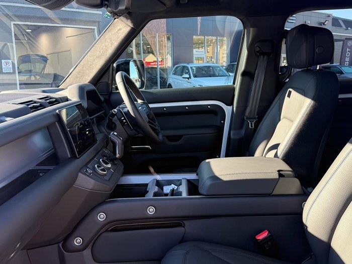 2025 Land Rover Defender 110 P525 V8 L663 MY25.5 AWD Fuji White