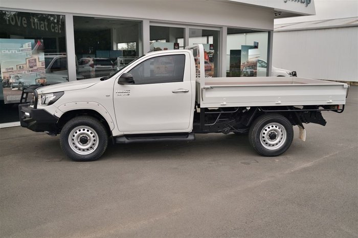 2015 TOYOTA HILUX SR (4x4)