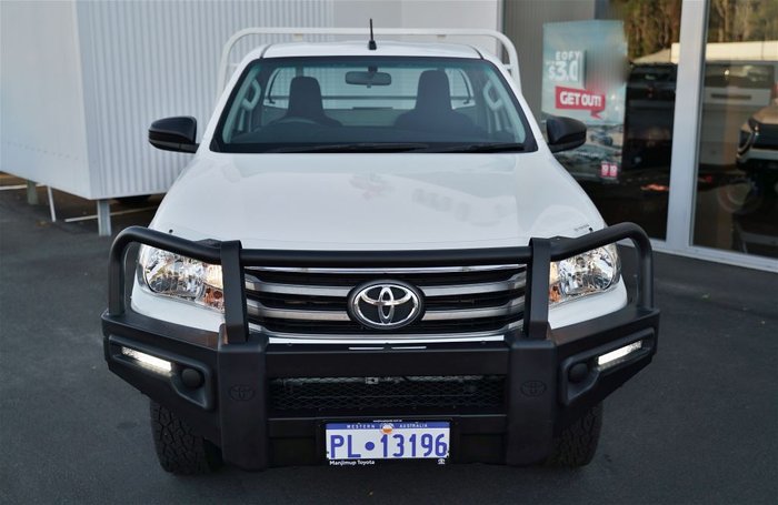 2015 TOYOTA HILUX SR (4x4)