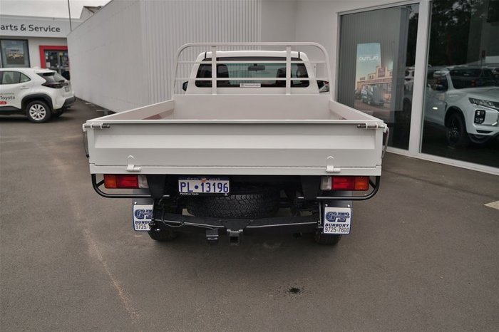 2015 TOYOTA HILUX SR (4x4)