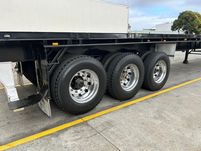 2016 Haulmark St3 13.55M Flat Deck Moffeet Black