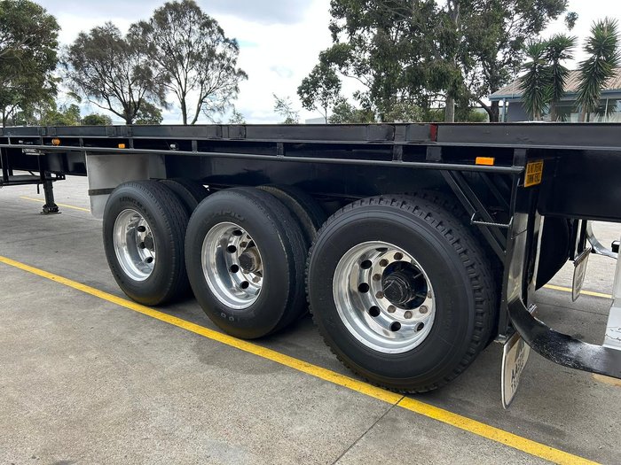 2016 Haulmark St3 13.55M Flat Deck Moffeet