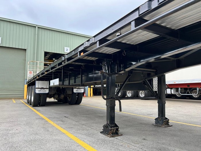 2016 Haulmark St3 13.55M Flat Deck Moffeet Black