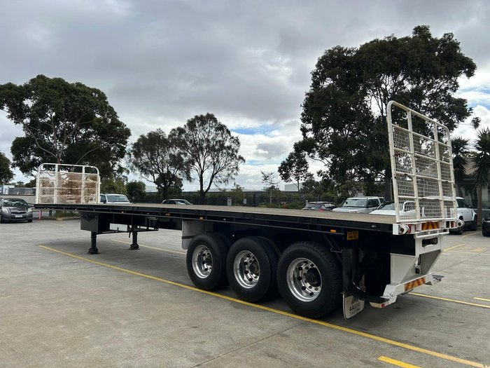 2016 Haulmark St3 13.55M Flat Deck Moffeet Black