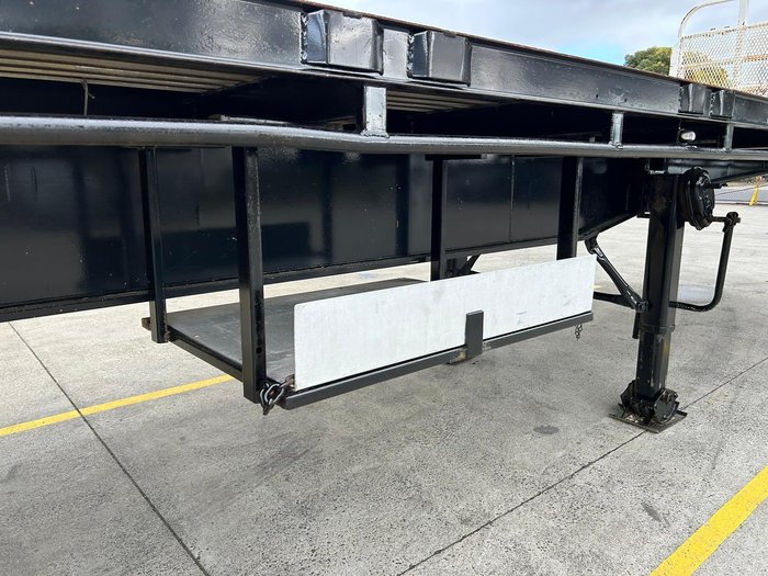 2016 Haulmark St3 13.55M Flat Deck Moffeet Black