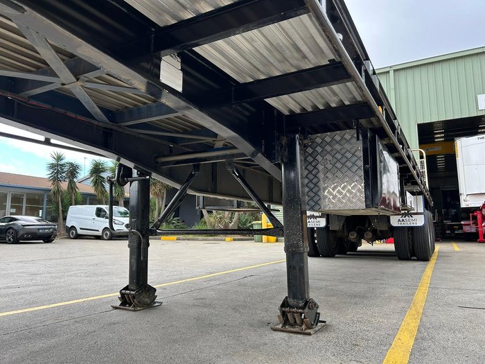 2016 Haulmark St3 13.55M Flat Deck Moffeet Black