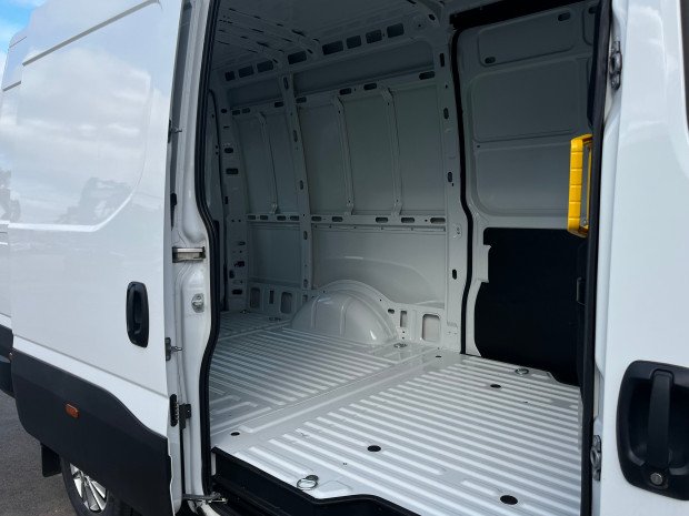 2025 Iveco DAILY 35S18