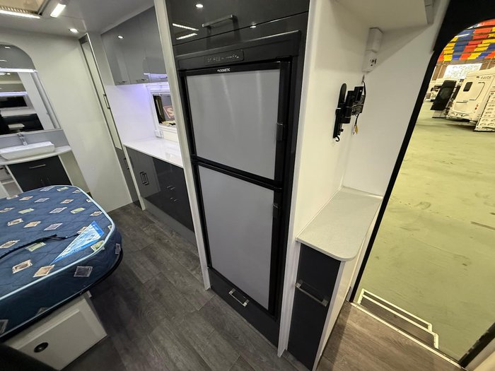 2018 New Age Caravans Big Red 19E Slider