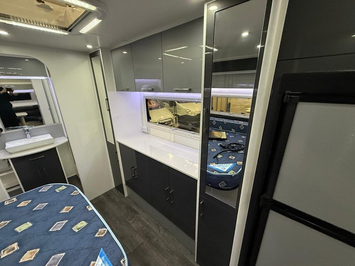 2018 New Age Caravans Big Red 19E Slider