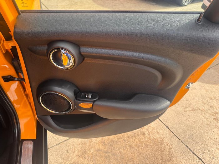 2016 MINI Clubman Cooper F54 Orange