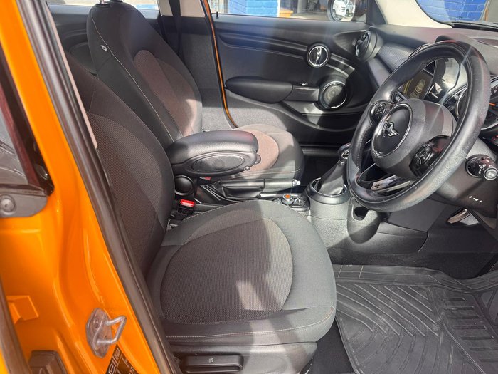 2016 MINI Clubman Cooper F54 Orange